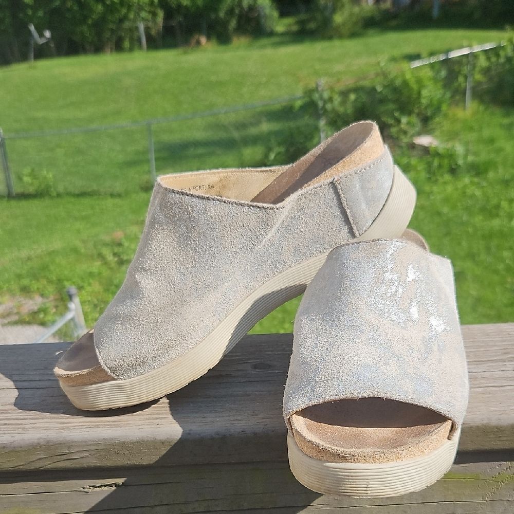 FLY London Wigg Slip-On Sandals Suede Metallic Silver And Light Beige Size 39